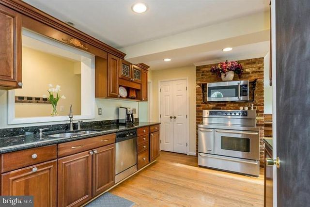 9913 FARR DR, Fairfax, VA 22030