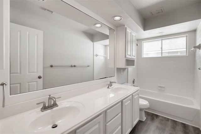 51 E Greywing Circle, The Woodlands, TX 77382