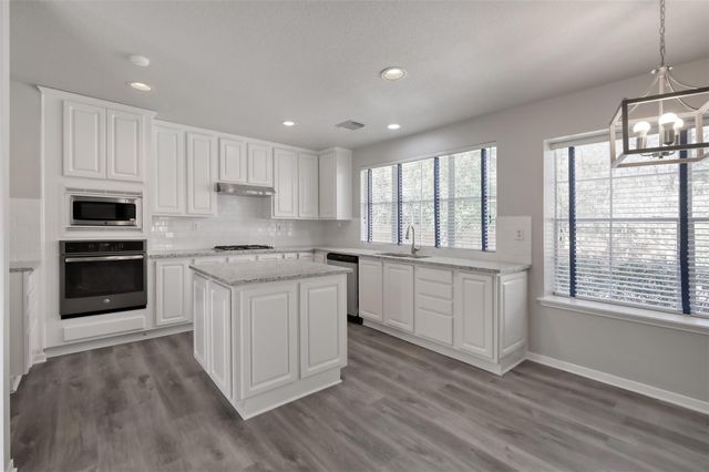 51 E Greywing Circle, The Woodlands, TX 77382