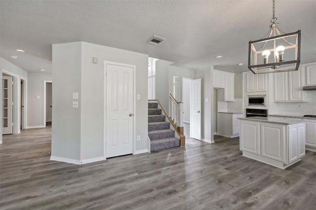 51 E Greywing Circle, The Woodlands, TX 77382