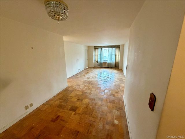 70-25 Yellowstone Boulevard 3H, Forest Hills, NY 11375