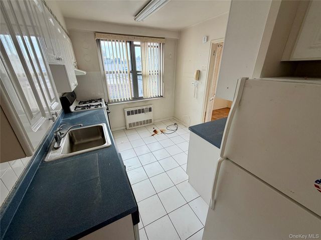 70-25 Yellowstone Boulevard 3H, Forest Hills, NY 11375