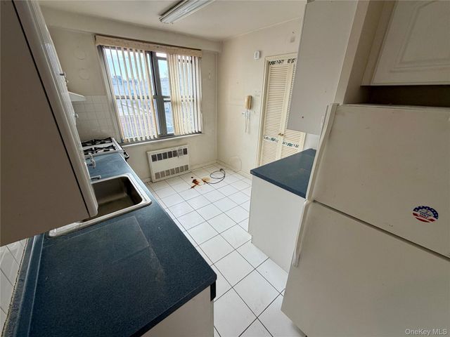 70-25 Yellowstone Boulevard 3H, Forest Hills, NY 11375