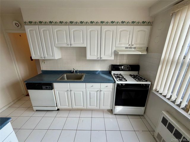 70-25 Yellowstone Boulevard 3H, Forest Hills, NY 11375