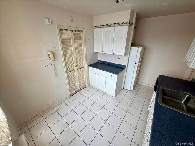 70-25 Yellowstone Boulevard 3H, Forest Hills, NY 11375