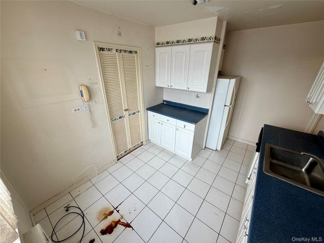 70-25 Yellowstone Boulevard 3H, Forest Hills, NY 11375