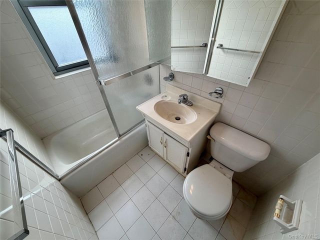 70-25 Yellowstone Boulevard 3H, Forest Hills, NY 11375