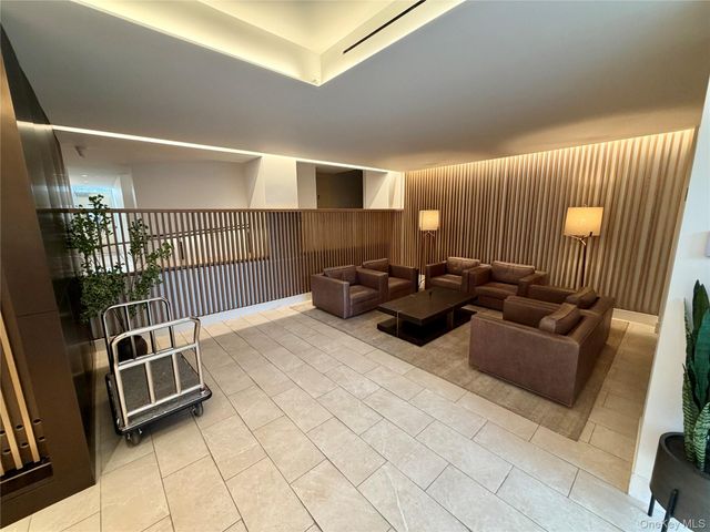 70-25 Yellowstone Boulevard 3H, Forest Hills, NY 11375