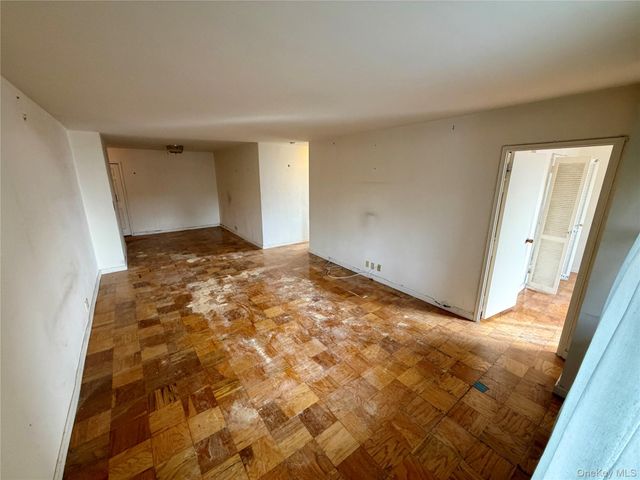 70-25 Yellowstone Boulevard 3H, Forest Hills, NY 11375