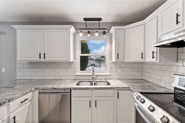 695 Hillcrest Drive, Wadsworth, OH 44281