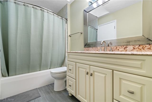 695 Hillcrest Drive, Wadsworth, OH 44281