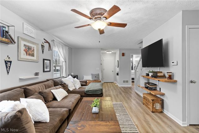 695 Hillcrest Drive, Wadsworth, OH 44281