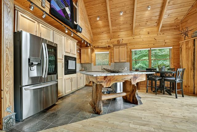 110 Bear Pause Road, Morganton, GA 30560