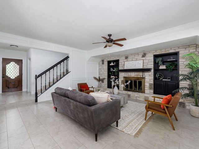 9305 Rolling Oaks TRL, Austin, TX 78750
