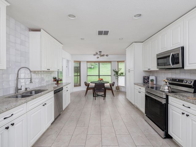 9305 Rolling Oaks TRL, Austin, TX 78750