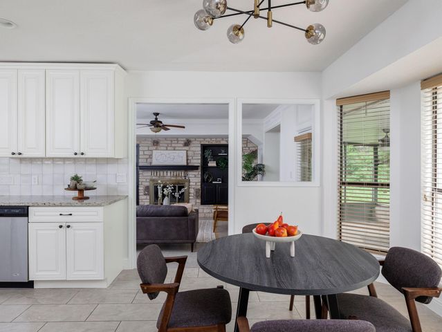 9305 Rolling Oaks TRL, Austin, TX 78750