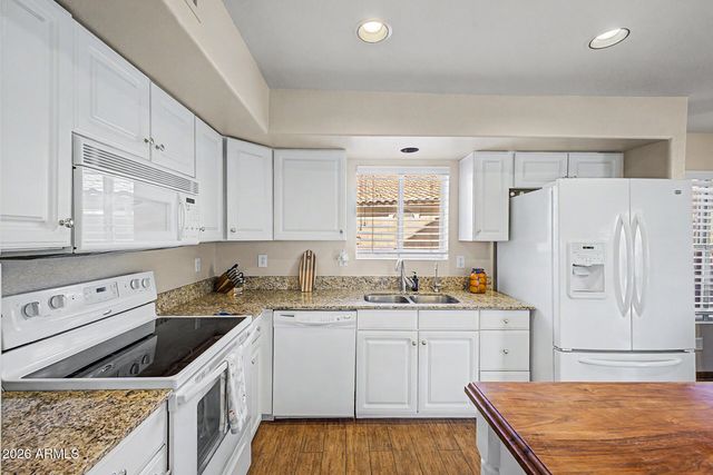 2211 E WILLIAMS Drive E, Phoenix, AZ 85024