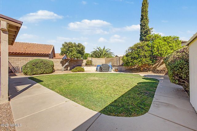 2211 E WILLIAMS Drive E, Phoenix, AZ 85024