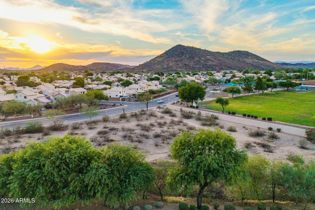 2211 E WILLIAMS Drive E, Phoenix, AZ 85024