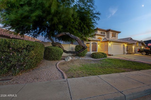 2211 E WILLIAMS Drive E, Phoenix, AZ 85024