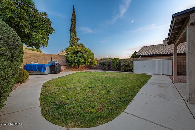 2211 E WILLIAMS Drive E, Phoenix, AZ 85024