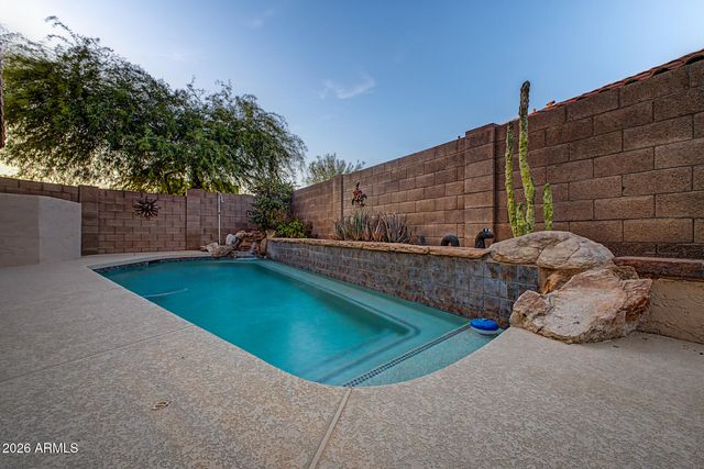 2211 E WILLIAMS Drive E, Phoenix, AZ 85024