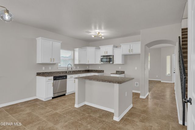 11364 S RANCH Court, El Paso, TX 79934