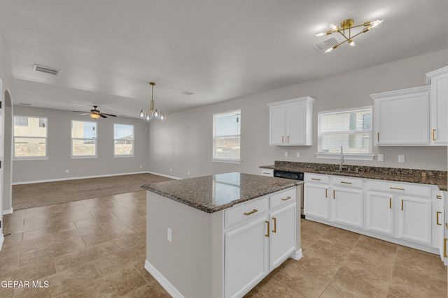 11364 S RANCH Court, El Paso, TX 79934