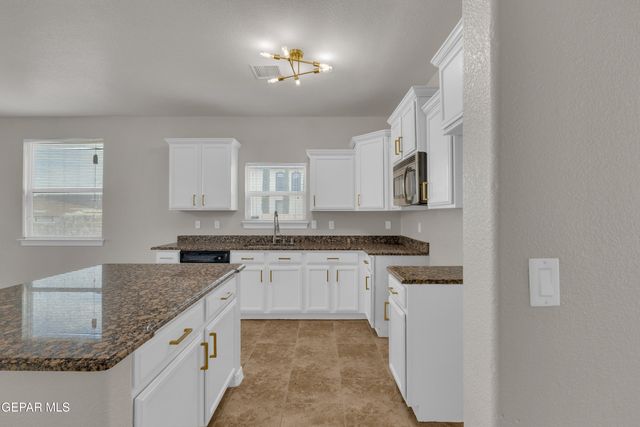 11364 S RANCH Court, El Paso, TX 79934