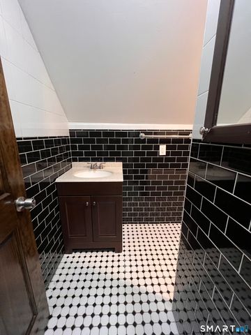 128 Prince Street 3rd. Fl., Bridgeport, CT 06610