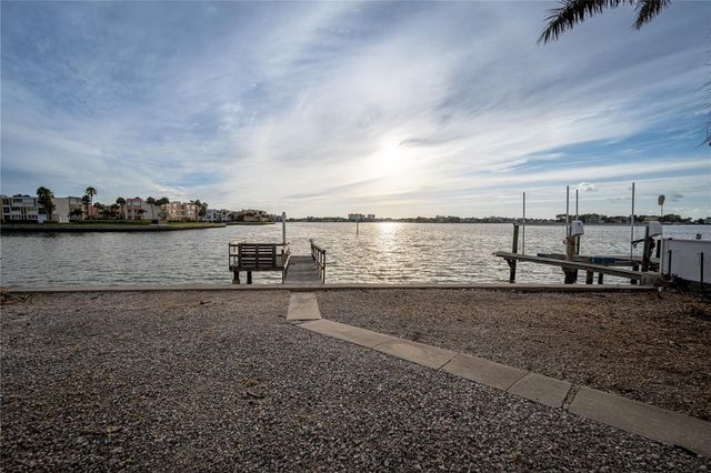 1425 COREY WAY S, South Pasadena, FL 33707