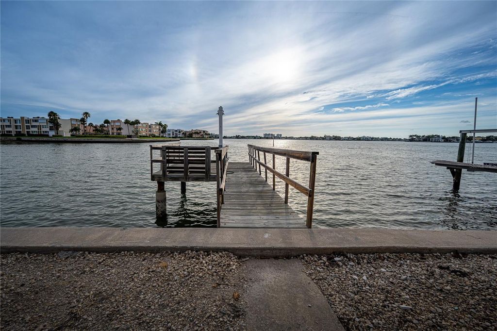 1425 COREY WAY S, South Pasadena, FL 33707