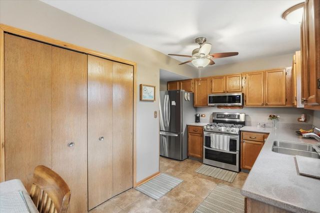 1860 Carl Drive, Round Lake Beach, IL 60073