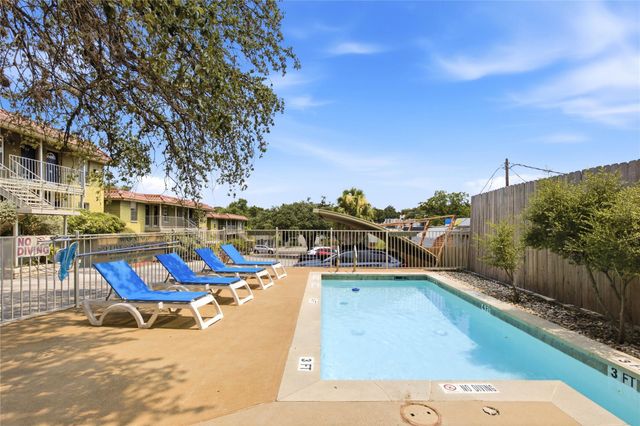 2302 E Side DR 18, Austin, TX 78704