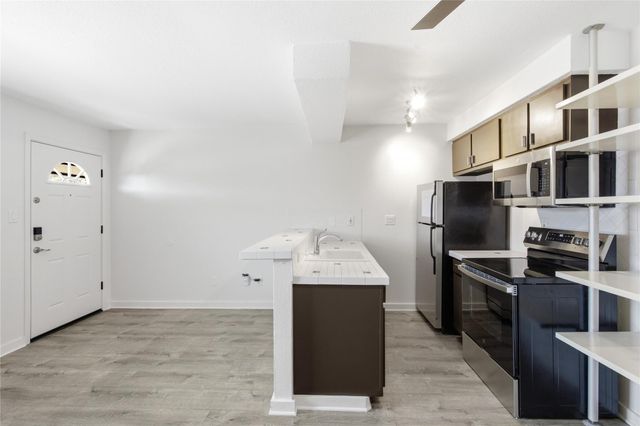 2302 E Side DR 18, Austin, TX 78704