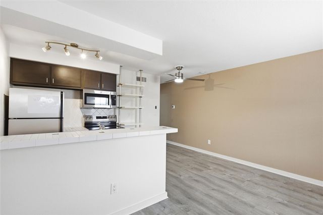 2302 E Side DR 18, Austin, TX 78704