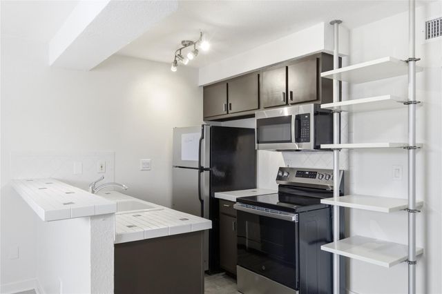 2302 E Side DR 18, Austin, TX 78704