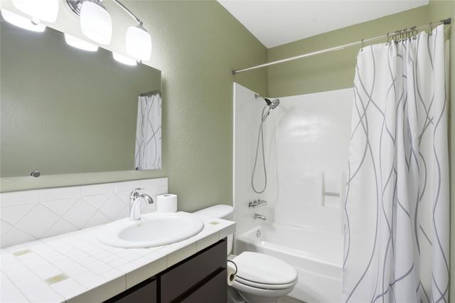 2302 E Side DR 18, Austin, TX 78704