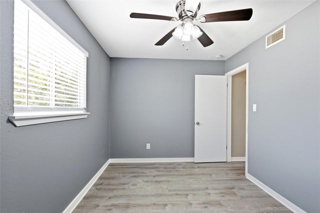 2302 E Side DR 18, Austin, TX 78704