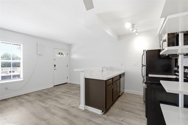 2302 E Side DR 18, Austin, TX 78704