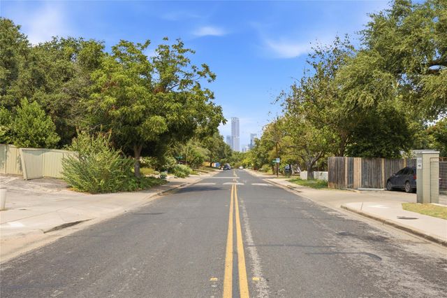 2302 E Side DR 18, Austin, TX 78704