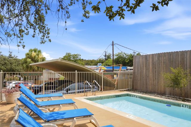 2302 E Side DR 18, Austin, TX 78704