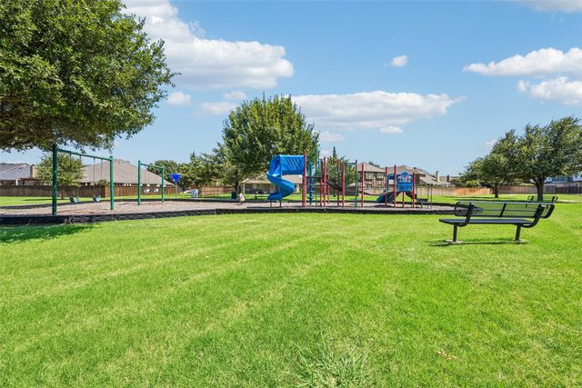 1325 Summerset Lane, Burleson, TX 76028