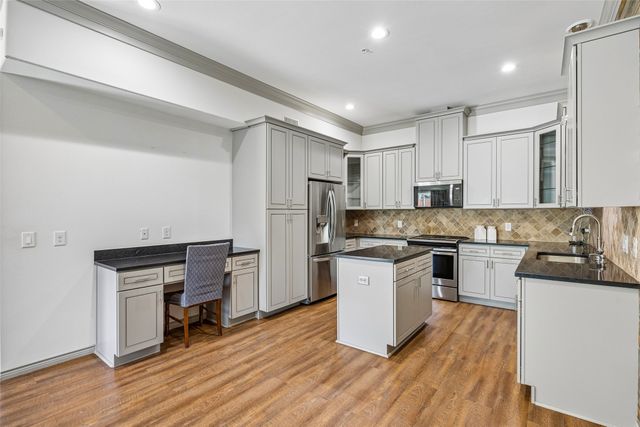1325 Summerset Lane, Burleson, TX 76028