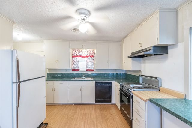 2107 Guadalupe Street, Coleman, TX 76834