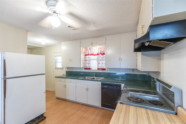 2107 Guadalupe Street, Coleman, TX 76834