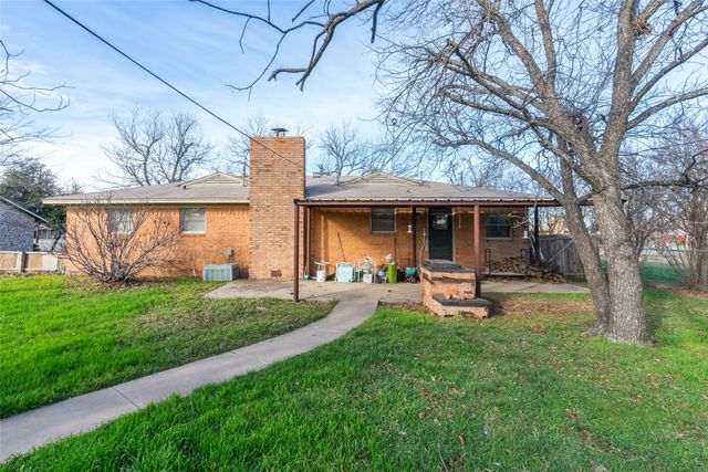 2107 Guadalupe Street, Coleman, TX 76834