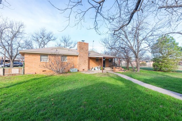 2107 Guadalupe Street, Coleman, TX 76834