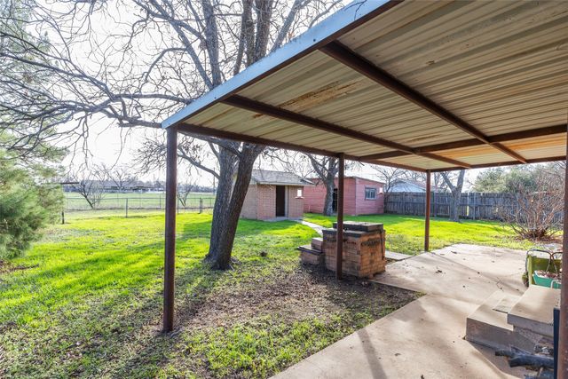 2107 Guadalupe Street, Coleman, TX 76834