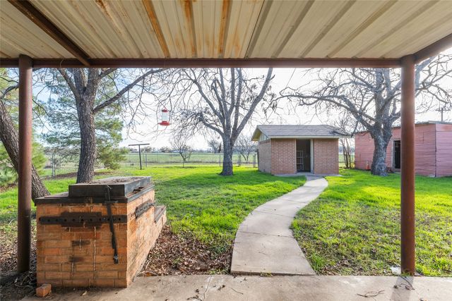 2107 Guadalupe Street, Coleman, TX 76834